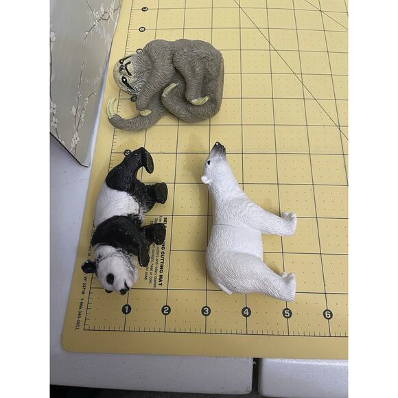 Zoo Animal Figure Lot Of 7 Tiger Giraffe Sloth Panda Bear Polar - Picture 5 of 5